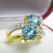 แหวนพลอยสีฟ้า บลูโทพาซ เม็ดคู่ ประดับเพชร ตัวเรือนแหวนชุบทองแท้ 5 ไมครอน เบอร์ 56