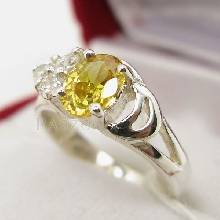 แหวนพลอยสีเหลือง แหวนเงินแท้ บุษราคัม พลอยสีเหลือง ประดับเพชร แหวนขนาดเล็ก
