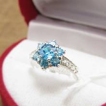 แหวนพลอยสีฟ้า บลูโทพาซ ประดับเพชร ตัวแหวนเงินแท้ 925
