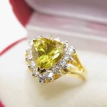 แหวนพลอยบุษราคัม พลอยสีเหลือง เจียรรูปหัวใจ ล้อมเพชร แหวนชุบทองแท้ 5 ไมครอน