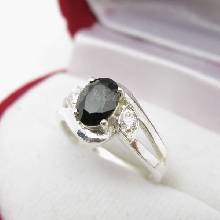 แหวนนิล พลอยสีดำ แหวนเงินฝังนิล ประดับเพชร
