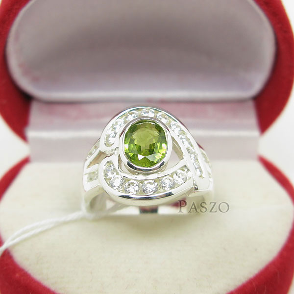 แหวนพลอยสีเขียวมะกอก ล้อมเพชร แหวนผู้หญิง #1