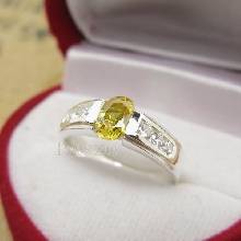 แหวนบุษราคัม พลอยสีเหลือง บ่าเพชร แหวนเงินแท้ แหวนขนาดกลาง