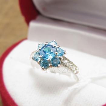 แหวนพลอยสีฟ้า บลูโทพาซ ประดับเพชร #1